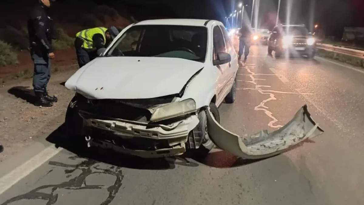 Choque de un jefe policial en Centenario. Fuente: (X)