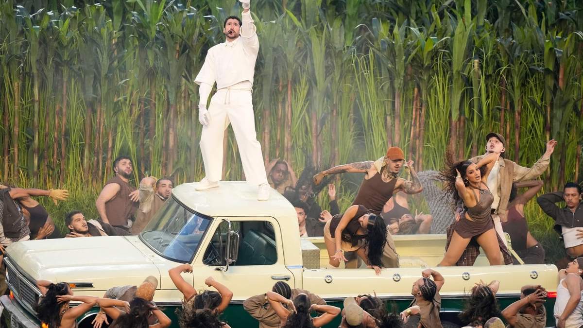 Bad Bunny transportó el campo de futbol en campos de Puerto Rico