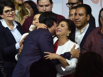 Omar García Harfuch arrasa en la encuesta, pero Clara Brugada será la candidata