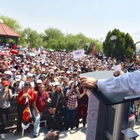 López Obrador dedica su campaña a los desaparecidos políticos