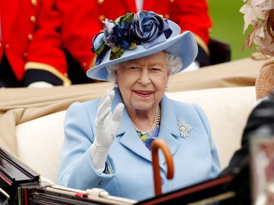 La reina Isabel II no puede estar más feliz con la noticia: la princesa Eugenia ya se lo informó