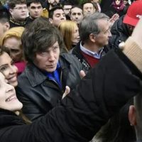 Así fue la visita fugaz de Javier Milei a la provincia de Santa Fe con cánticos incluídos