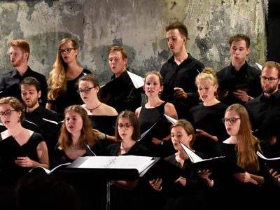 Insólito: en Suiza se podrá esquiar pero no cantar en Navidad