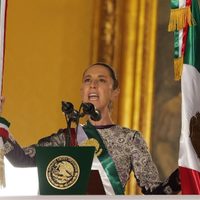 “Vivan las heroínas anónimas”: Sheinbaum dedica el Grito a mujeres, indígenas y migrantes (Video)