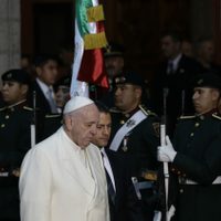 El Papa ante Peña: Privilegios para unos cuantos trae corrupción, narcotráfico y violencia