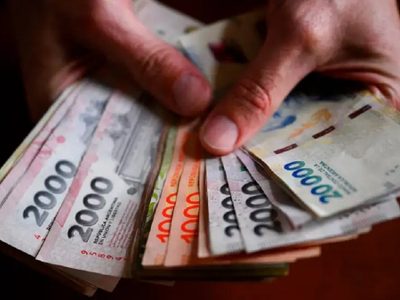 Los salarios pierden contra la inflación y vuelven a caer en términos reales