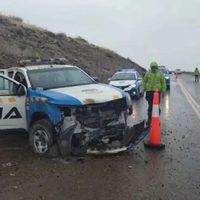 Patrullero perdió el control y chocó contra la barda de la ruta 234