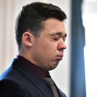Jurado absuelve a Kyle Rittenhouse, acusado de matar a dos personas durante disturbios raciales