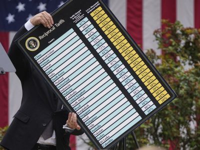 Trump amenaza a China con un arancel del 50% si Pekín no retira su tasa del 34% a productos de EU