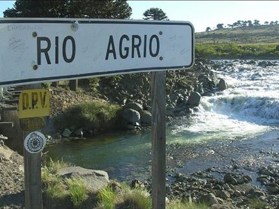 Buscan intensamente en el río Agrio a un criancero de Las Lajas