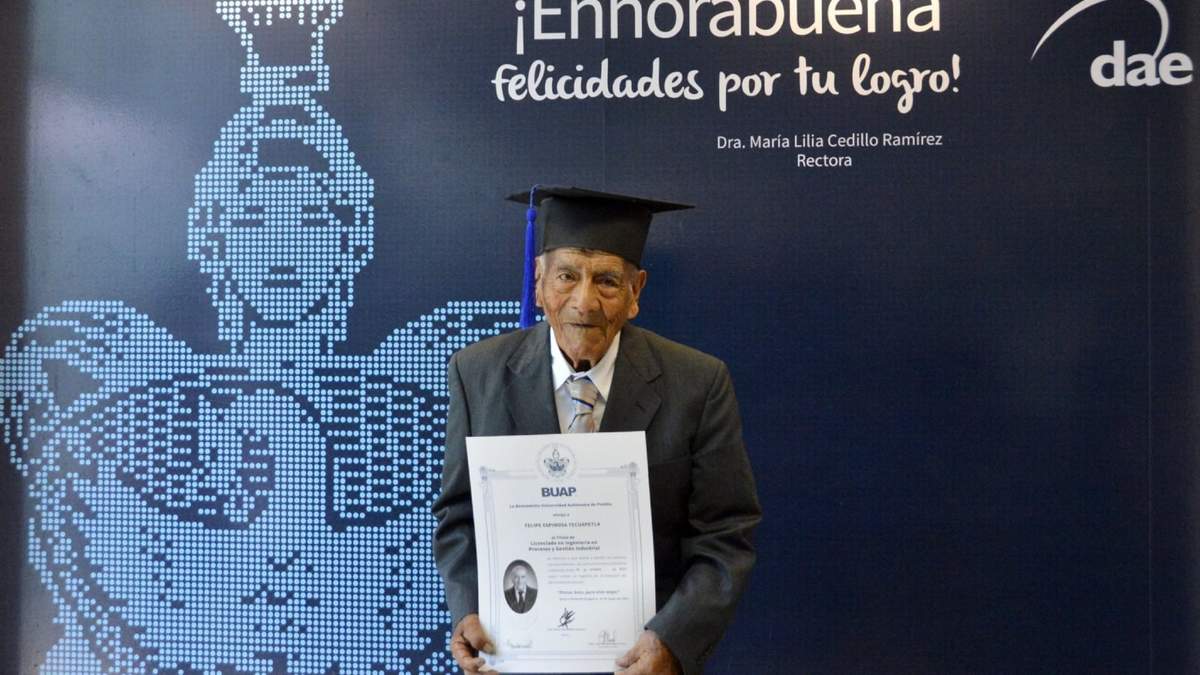 Felipe Espinosa Tecuapetla, uno de los estudiantes más longevos de la BUAP