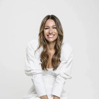 Lo hizo de nuevo: Pampita muestra cómo llevar la prenda que seguro tenés olvidada en tu placard