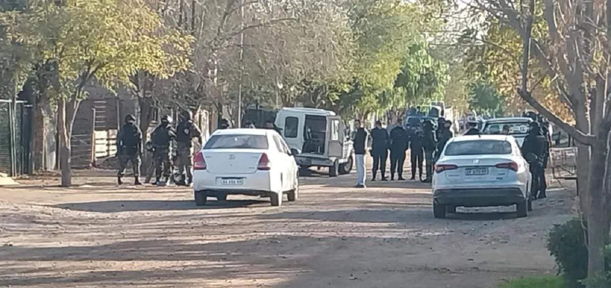 La Policía ejecutó 20 allanamientos en busca de los asesinos de Julián Dobra de la Canal. Fuente (ANRoca)
