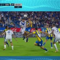 Rosario Central se lo ganó en la última a Vélez con un penalcito de VAR