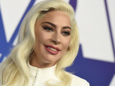 Nueva tendencia: Estilista de Lady Gaga transforma corsés en elegantes mascarillas