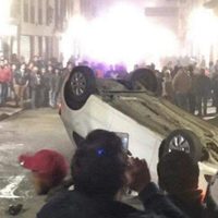 Comerciantes causan destrozos en alcaldía de Zacatlán, Puebla