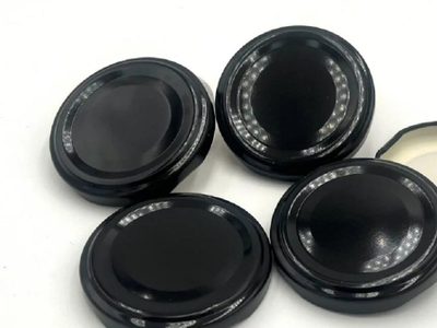 No las tires: transformá las tapas de latas en estos originales aromatizadores para poner en el auto
