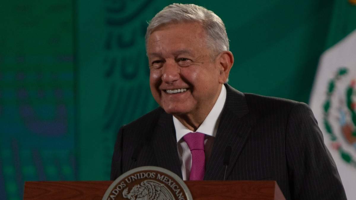 El presidente López Obrador aseguró que trabajadores le han pedido que se reelija
