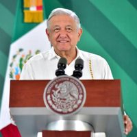 Jubiloso, el presidente en la tierra de El Chapo
