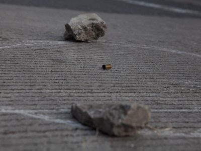 Una bala perdida hiere a una mujer en albergue migrante de Tijuana