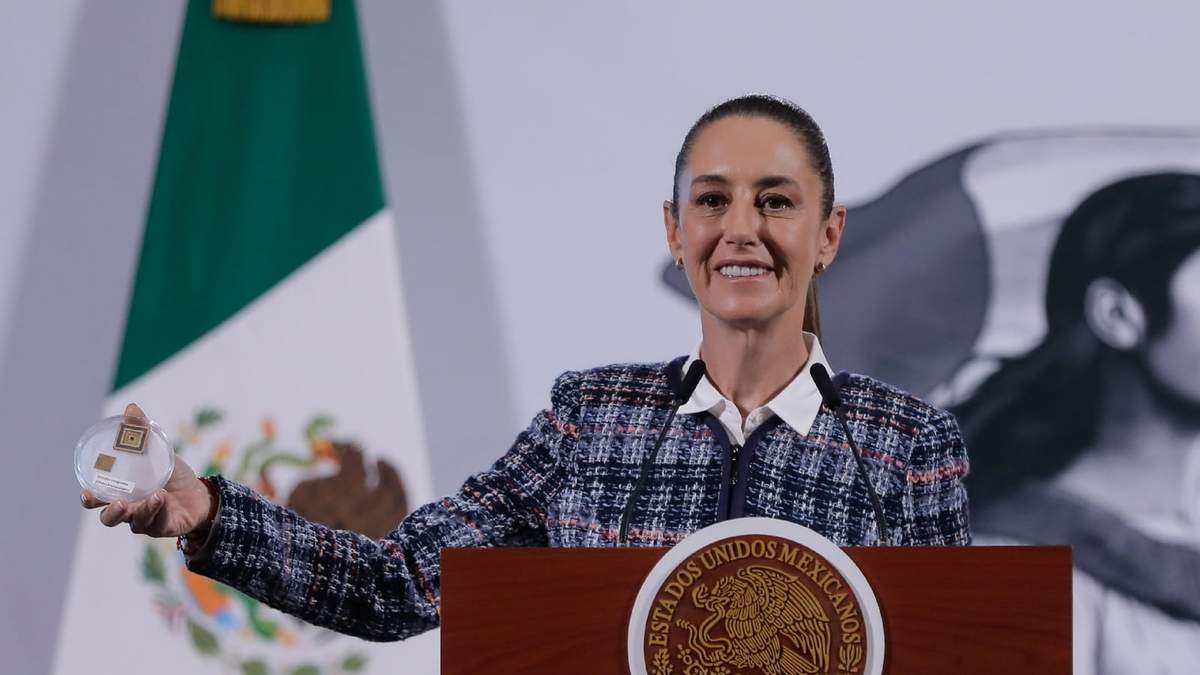 Presidenta Claudia Sheinbaum con semiconductores