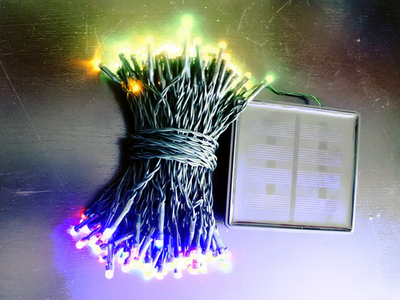 No tires las bandejas plásticas de comida: mirá cómo podés hacer una guirnalda de luces para esta Navidad