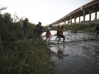 Nuevos acuerdos contra migrantes. Estados Unidos y México