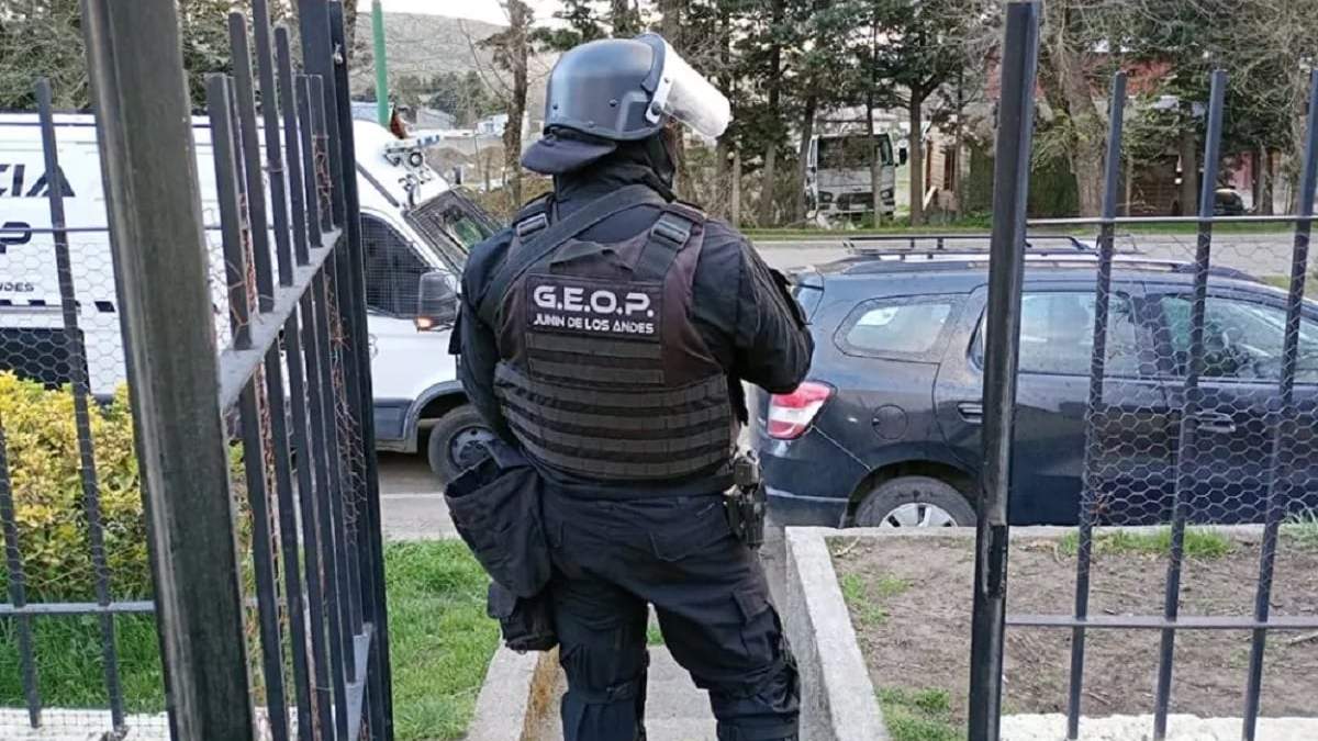 Personal del grupo especial GEOP participó de los allanamientos. Fuente (Policía de Neuquén)