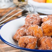 La receta de la abuela para hacer los mejores buñuelos de manzana y disfrutarlos con unos buenos mates