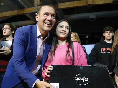 Cerca de dos mil estudiantes recibieron notebooks del gobierno de Neuquén