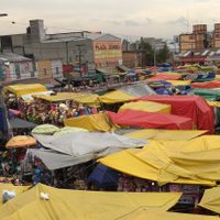 Prohíben venta de celulares, bebidas alcohólicas y medicinas en tianguis de la CDMX