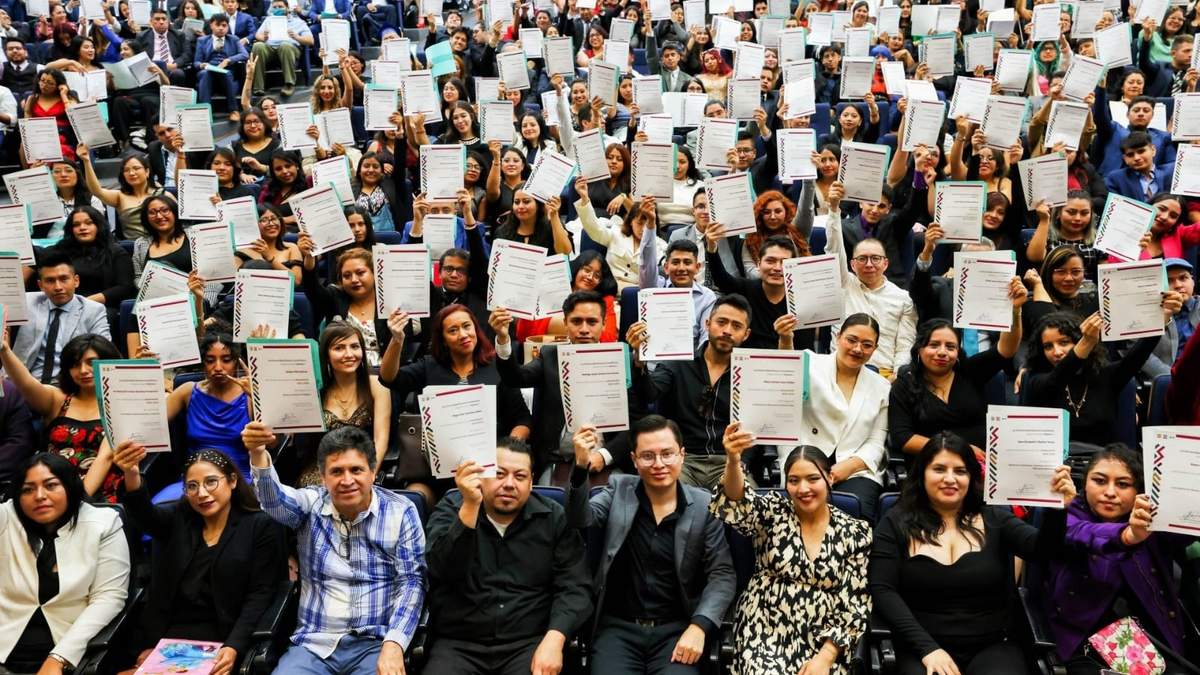 Egresados. "Somos Rosario Castellanos"