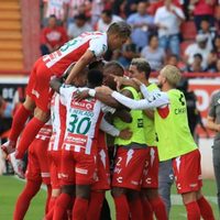 Necaxa aprovecha expulsión de Avilés Hurtado y vence 1-0 a Monterrey
