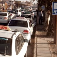 Suben las tarifas de taxis en Centenario: vecinos expresan su descontento