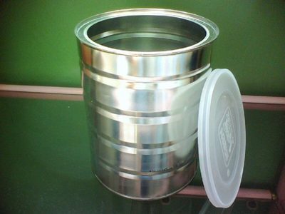 No tires las latas vacías que te sobran en la cocina: así las podés convertir en los portautensilios más lindos