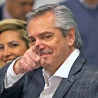 Madrugada tuitera: Alberto Fernández se relajó tras decretar el aislamiento por coronavirus