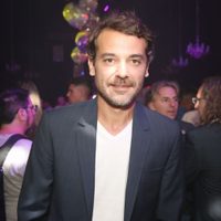 Luces, música y baile: Pedro Alfonso y su hija Olivia se divierten a lo grande en casa