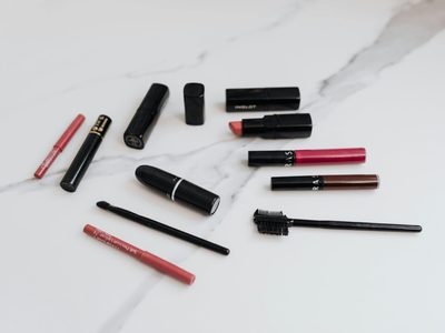 Maquillaje exprés: cómo usar corrector y rubor para un rostro fresco y sin señales de cansancio