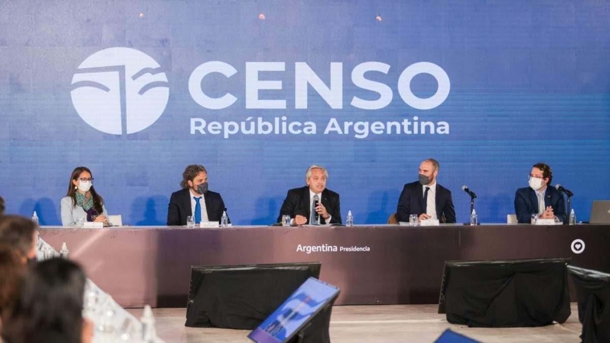 El presidente, Alberto Fernández, durante el anuncio junto a miembros de su Gabinete. Fuente: (Twitter)