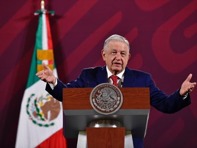 AMLO acusa traición de Lilly Téllez: "soy responsable porque yo la propuse"