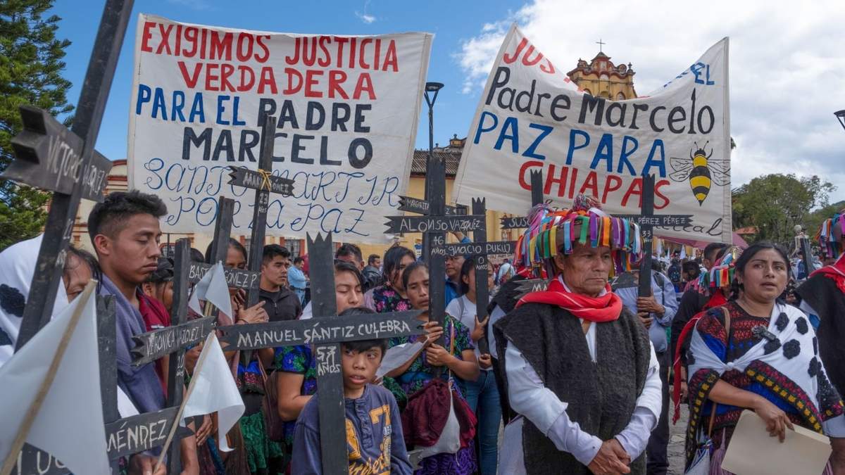 Marcha para exigir justicia por el asesinato del padre Marcelo Pérez, el 3 de noviembre en San Cristóbal, Chiapas