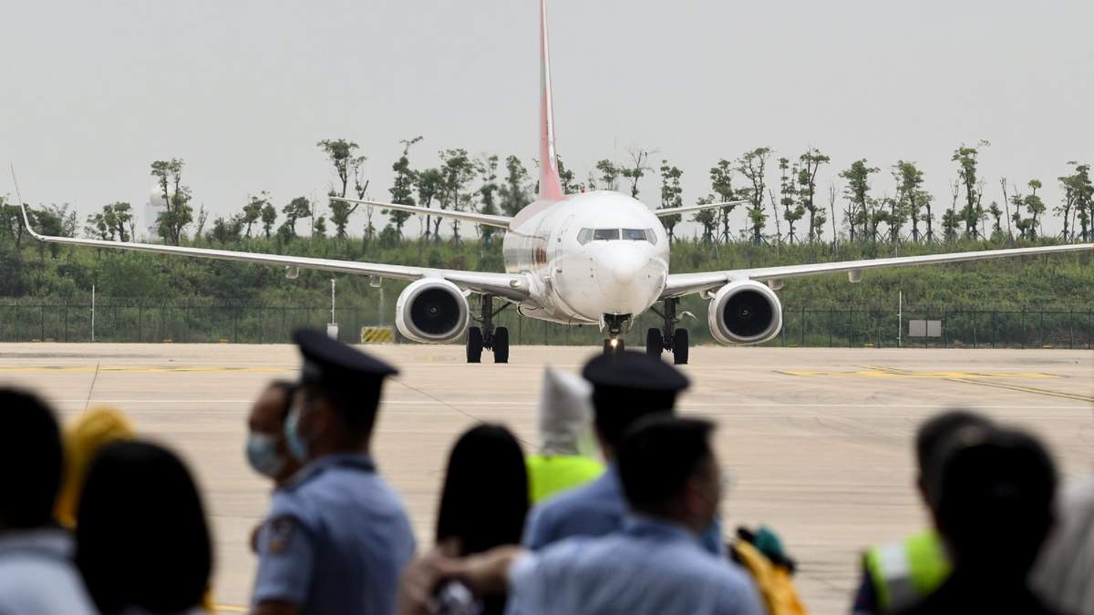 La aerolínea low cost surcoreana T’way fue la primera en retomar los vuelos internacionales a Wuhan. Fuente: (Twitter)