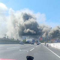 Fábrica de colchones se incendia en Ecatepec, Estado de México (Videos)