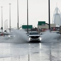 Dubái se inunda; cae en unas horas el equivalente a año y medio de lluvia (Video)