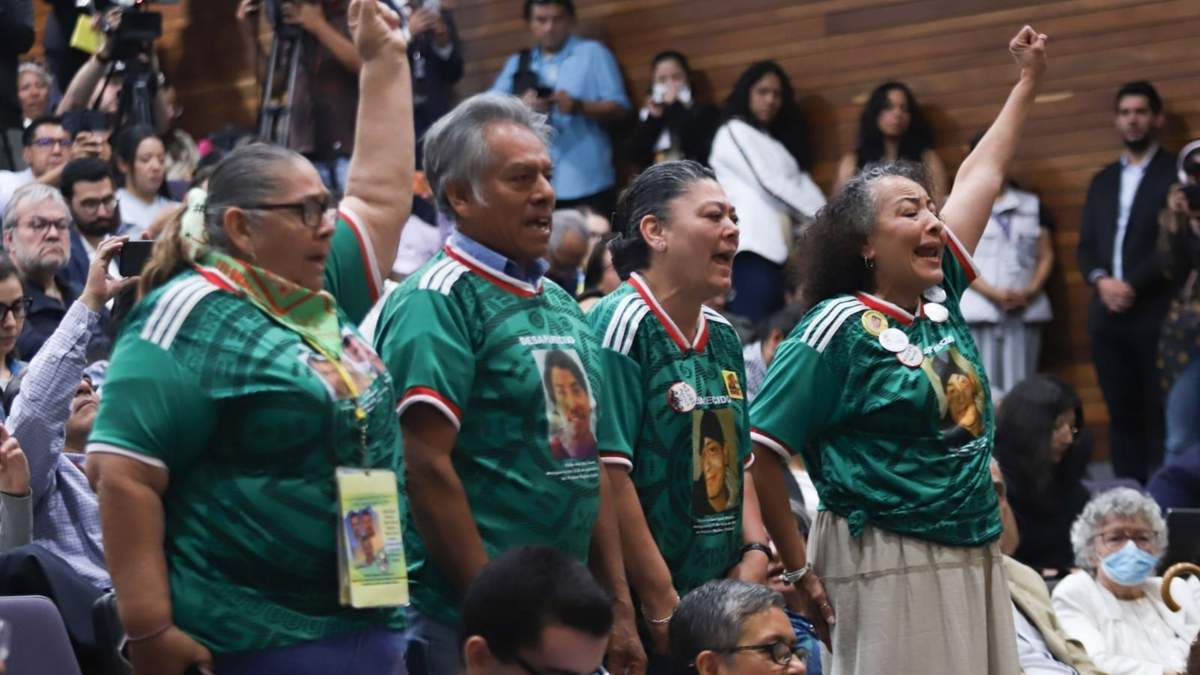 Padres y Madres del Colectivo Fuerza Unidad por Nuestros Desaparecidos en Coahuila durante la presentación del informe de la CIDH sobre desapariciones en México realizada el lunes en el Museo Memoria y Tolerancia