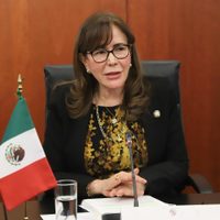 Salón de Belleza es un apoyo y no tiene que ver con la austeridad, justifica Yeidckol Polevnsky