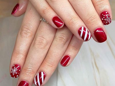 Nail Art: diseños de uñas en rojo y dorado, la combinación que este 2025 atrae la abundancia