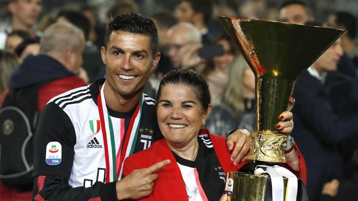 Cristiano Ronaldo y Dolores Aveiro. Fuente: (Twitter).