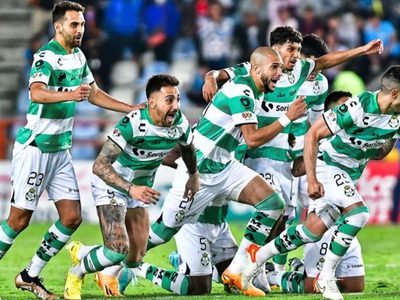 Santos Laguna elimina en penaltis a Pachuca y avanza a los cuartos de final de la Liga MX