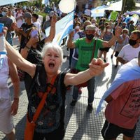 Alberto repudió la violencia durante la marcha mientras que Macri aseguró estar "emocionado"